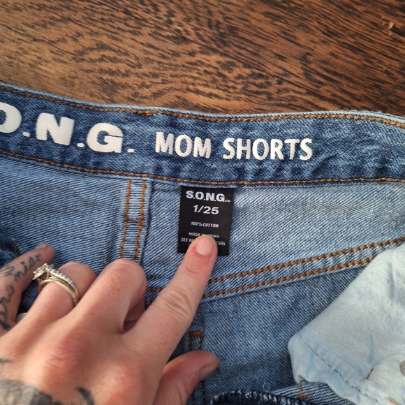 SONG High Rise Mom Shorts size 1/25 - Picture 5 of 8